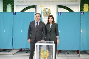 Фотография к новости: Аким Алматы Ерболат Досаев принял участие в референдуме по строительству АЭС