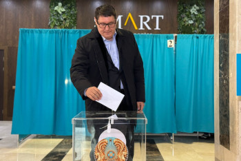 Фотография к новости: Министр энергетики Алмасадам Саткалиев проголосовал на референдуме