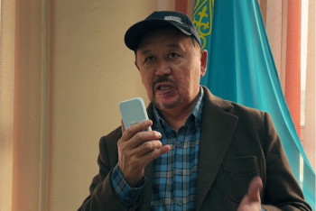 Фотография к новости: Казахстанский поэт Адилгазы Каирбеков проголосовал на референдуме в Алматы