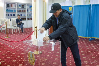 Фотография к новости: Явка казахстанцев на референдум составила 39,23 процента