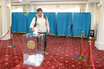 Фотография к новости: Больше половины казахстанцев проголосовали на референдуме по АЭС