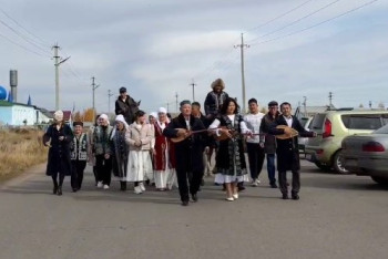 Фотография к новости: В СКО на референдум пришла большая семья из 25 человек