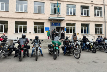 Фотография к новости: Референдум в Усть-Каменогорске: Мишки Тедди, байкеры и девушка в халате