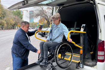 Фотография к новости: В Алматы горожане с особенными потребностями активно участвуют в референдуме