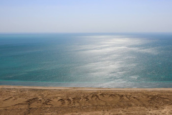 Фотография к новости: Камыш горит на побережье Каспийского моря