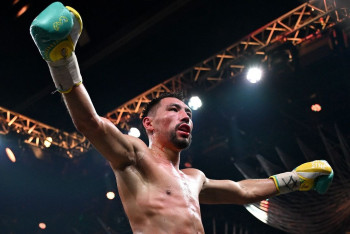 Фотография к новости: WBO официально назначила соперника Жанибеку Алимханулы