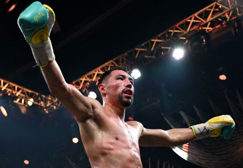 Фотография к новости: WBO официально назначила соперника Жанибеку Алимханулы