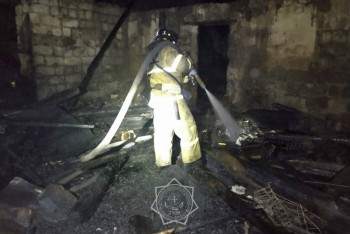 Пожарные не допустили взрыва газовых баллонов в Астане