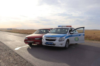 Беспредельщик в Костанае врезался в полицейскую машину