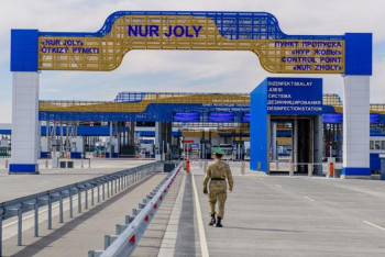 Фотография к новости: Живой очереди не будет: Минфин ответил на жалобы перевозчиков на казахстанско-китайской границе