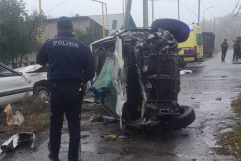 Фотография к новости: Жуткая авария в Текели: машина сбила шедшую по обочине женщину