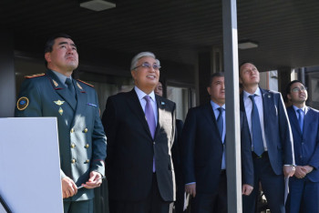 Фотография к новости: Касым-Жомарт Токаев сделал подарок новой пожарной части в Астане