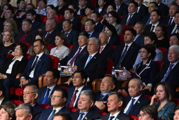 Фотография к новости: Президент посетил торжественный концерт по случаю Дня Республики