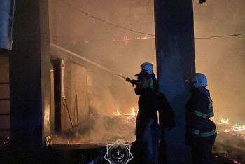 Фотография к новости: Крупный пожар тушат в Алматы