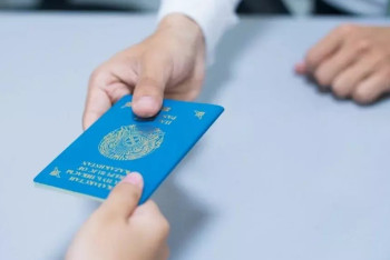 Фотография к новости: Иностранка с "липовым" казахстанским паспортом пыталась попасть в страну