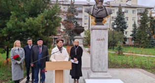 Бюст Абая Кунанбаева открыли в Татарстане