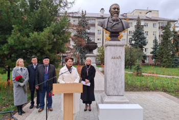 Фотография к новости: Бюст Абая Кунанбаева открыли в Татарстане