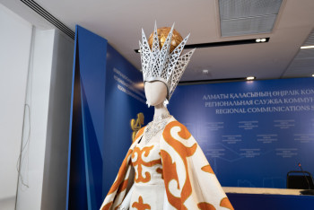 Казахстанка выступит на "Мисс Вселенная" в костюме от кыргызского дизайнера