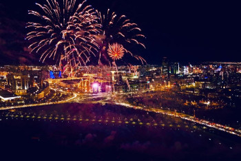 Фотография к новости: Праздничный салют в Астане пришли посмотреть более 10 тысяч человек