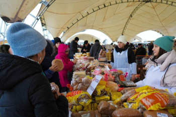 Фотография к новости: Последняя в этом году сельхозярмарка проходит в Астане