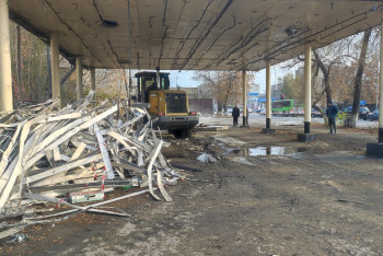 Фотография к новости: 15 лет опасного соседства: незаконную АЗС возле котельной снесли в Семее