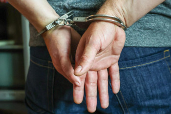 Фотография к новости: Листовки с рекламой наркотиков раздавали в Алматы