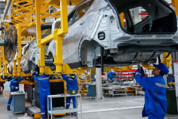 Фотография к новости: Олжас Бектенов: при модернизации ЖКХ приоритет – товарам отечественного производства