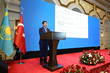 Фотография к новости: Кошанов поздравил турецкий народ со 101-й годовщиной основания Турецкой Республики