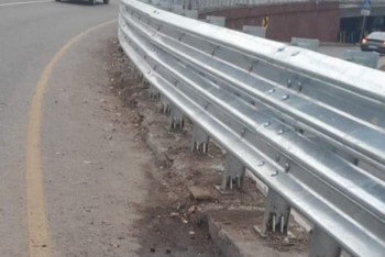 Фотография к новости: Новые безопасные ограждения устанавливают в Алматы на развязках