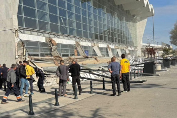 Фотография к новости: Восемь человек погибли при обрушении бетонного козырька на вокзале в Сербии