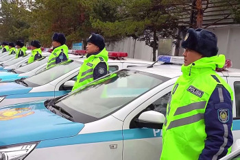 Фотография к новости: Полицейские области Абай получили 50 новых служебных авто