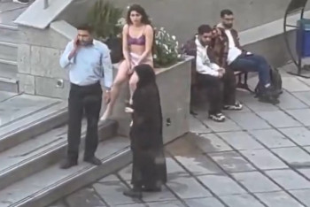 Фотография к новости: Студентку арестовали после "голого протеста" в Иране