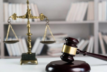 Фотография к новости: В Актау суд восстановил в очереди на жилье мать-одиночку