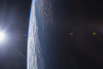 Фотография к новости: Первый в мире деревянный спутник запустили в космос