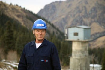 Фотография к новости: Вахта в полном одиночестве в горах: как алматинец 27 лет работает мотористом ГЭС