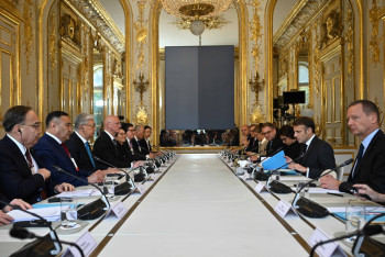 Фотография к новости: Касым-Жомарт Токаев провёл переговоры с президентом Франции в расширенном составе