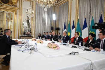 Фотография к новости: Президент обсудил безопасные поставки природного урана во Францию