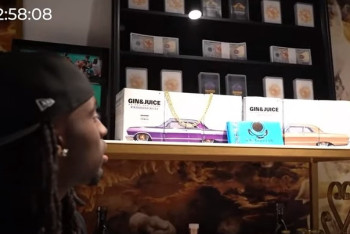 Фотография к новости: Snoop Dogg показал подаренный ему презент из Казахстана