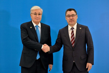 Фотография к новости: Токаев прибыл во дворец "Ынтымак Ордо" в Кыргызстане