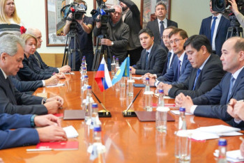 Фотография к новости: Гизат Нурдаулетов и Сергей Шойгу обсудили вопросы региональной безопасности