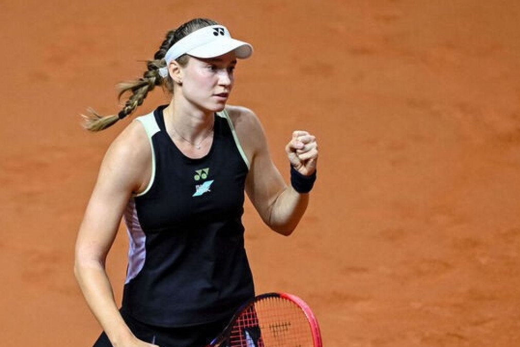 Фотография к новости: Елена Рыбакина взяла верх над первой ракеткой мира