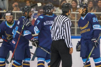 Казахстан "разнес" Китай на чемпионате Азии по хоккею