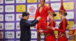 Казахстан завоевал одно золото и два серебра на второй день чемпионата мира по самбо