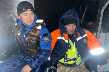 Фотография к новости: Рыбака на заглохшей лодке разыскали спасатели в Карагандинской области