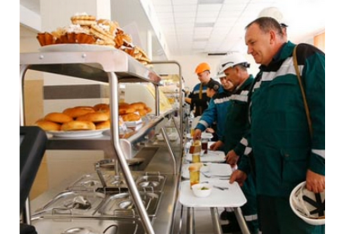 Qarmet и Kazakhmys будут кормить рабочих продуктами исключительно местного производства