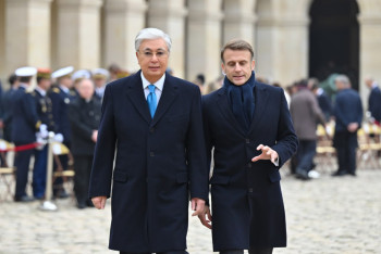 Фотография к новости: Соглашения на 2 млрд долларов, АЭС и подросшие тазы: чем запомнился визит Токаева во Францию