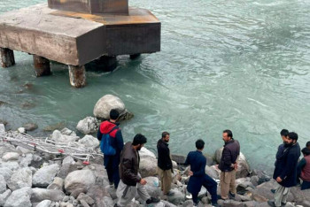 Фотография к новости: 22 человека погибли при падении свадебного кортежа в реку