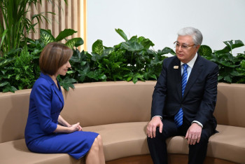 Фотография к новости: Касым-Жомарт Токаев провёл встречу с президентом Молдовы