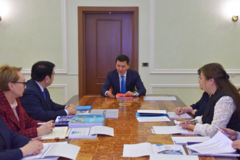 Фотография к новости: Новую программу воспитательной работы в школах обсудили в Акорде