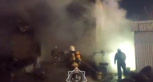 Легковой автомобиль и 3 мотоцикла сгорели при пожаре в Семее